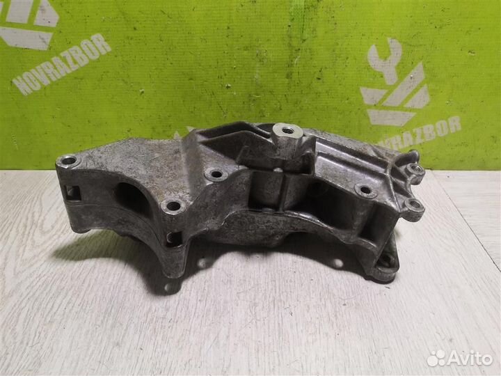 Кронштейн генератора Шкода Октавия А4