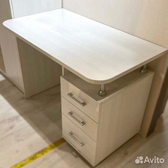 Письменный стол (9 цветов)