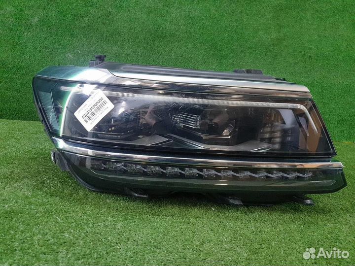 Фара правая Volkswagen Tiguan