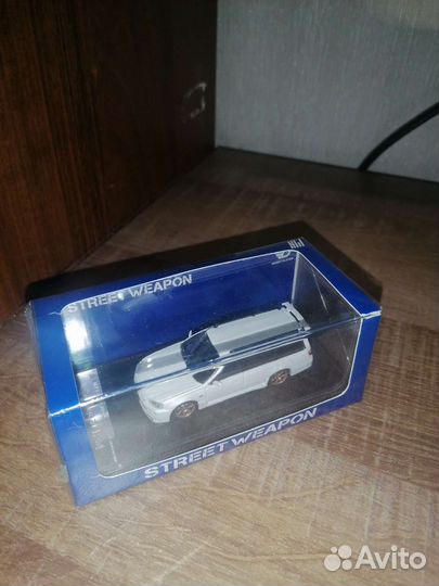 Модель автомобиля 1/64