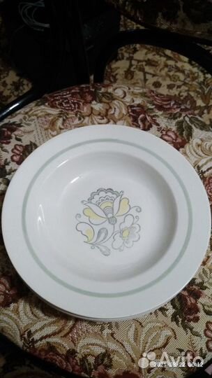 Тарелки и Чайные блюдца