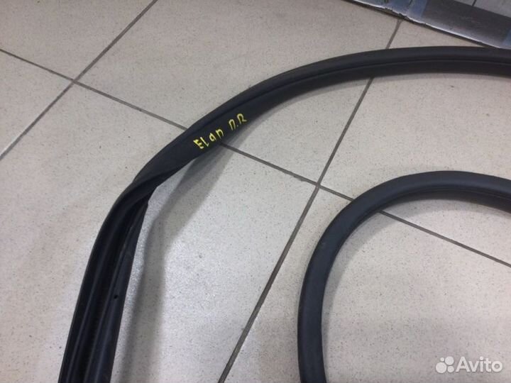 Уплотнитель двери передней передний правый Hyundai