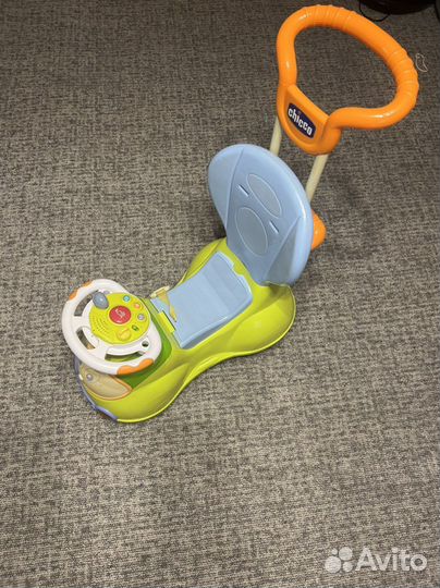 Машинка каталка с ручкой