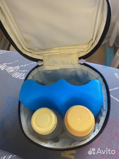 Молокоотсос ручной и контейнеры для молока medela