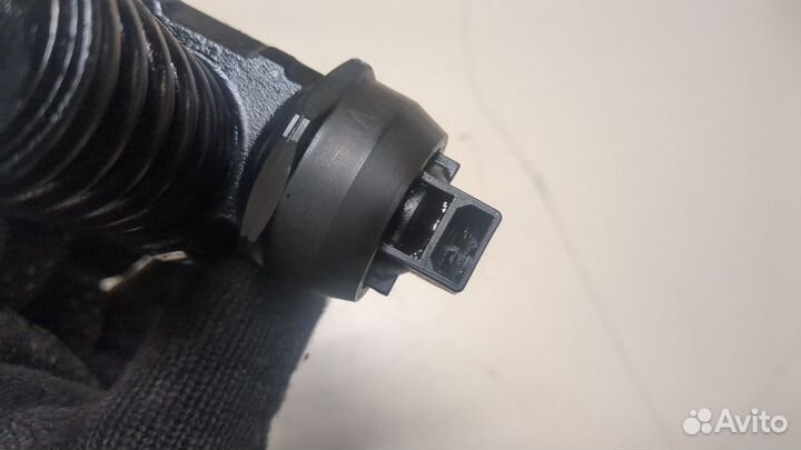 Форсунка топливная Volkswagen Golf 5