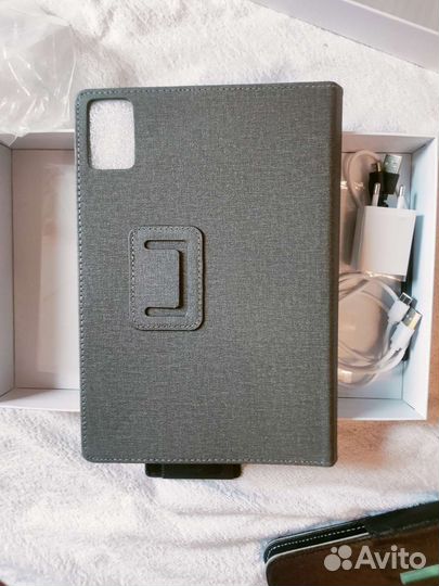 Планшет с клавиатурой и стилусом