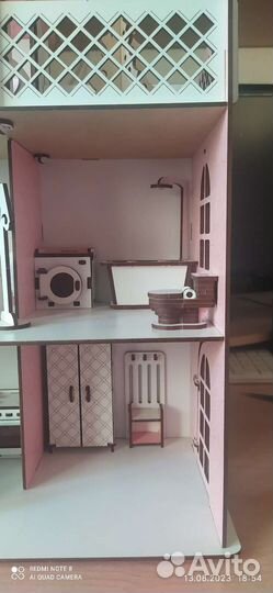 Кукольный домик с мебелью