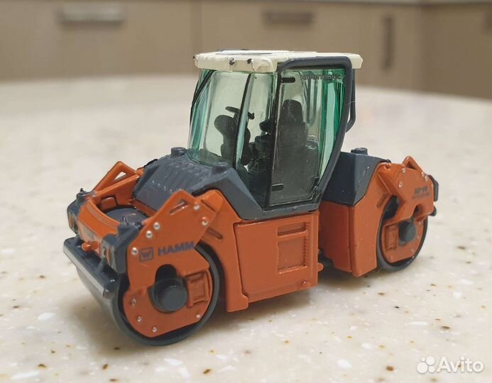 Масштабная модель дорожный каток hamm HD 90 1:78