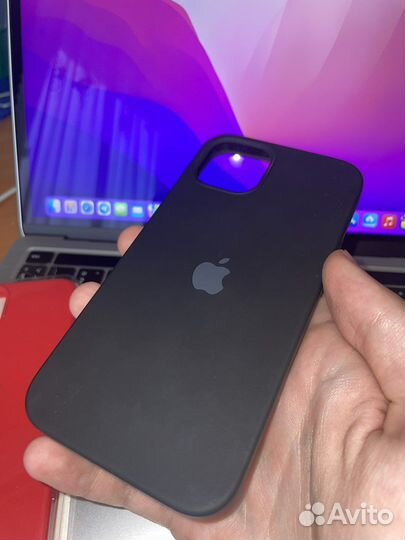 Чехол на iPhone 13