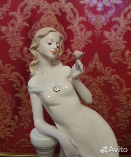 Статуэтки фарфоровые