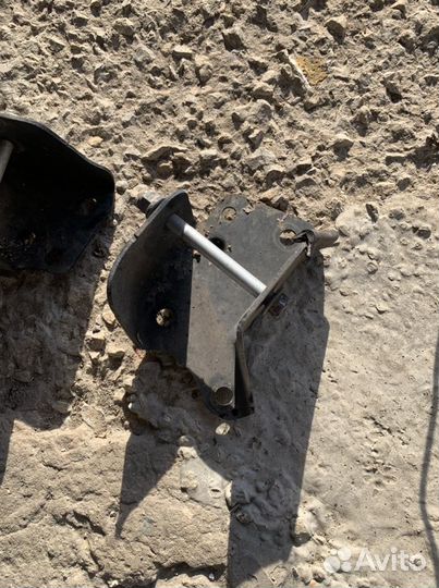 Крепление задней балки Рено Сандеро new