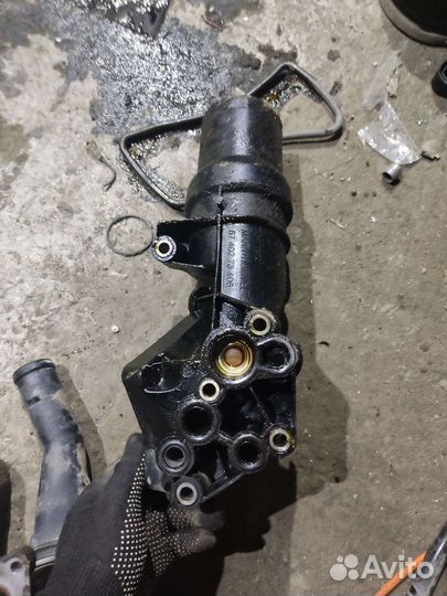 Корпус маслянного фильтра Volkswagen Jetta 5 2.5л