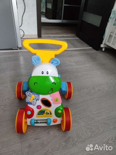 Машинка каталка толокар с ручкой