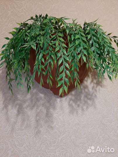 Кашпо для цветов настенное