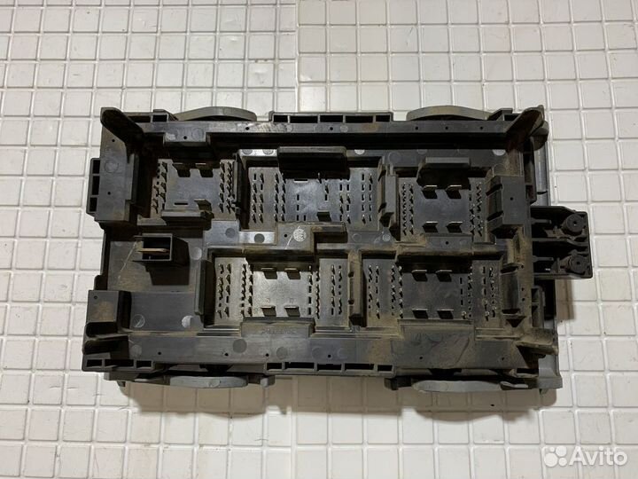 Блок предохранителей Cadillac Escalade 3