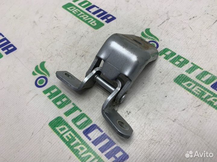 Петля двери задняя левая Mazda 3 BP PE / P5 2019