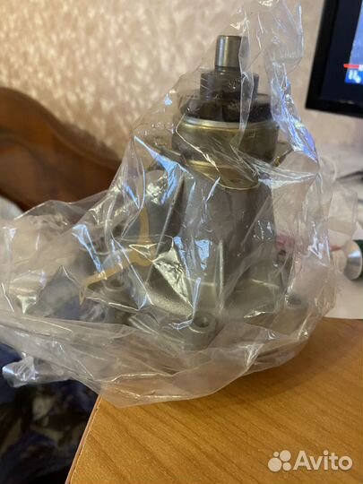 Водяная помпа Mercedes 190.2.0см