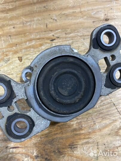 Подушка двигателя левая Volvo S80 AS90 B6304T4