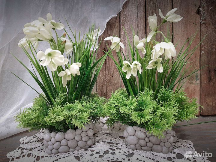 Композиция из искусственных цветов