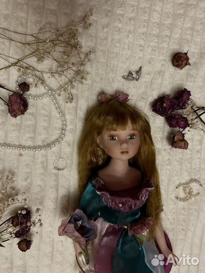 Кукла фарфоровая коллекционная