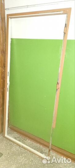 Металлическая дверь бу 90 200