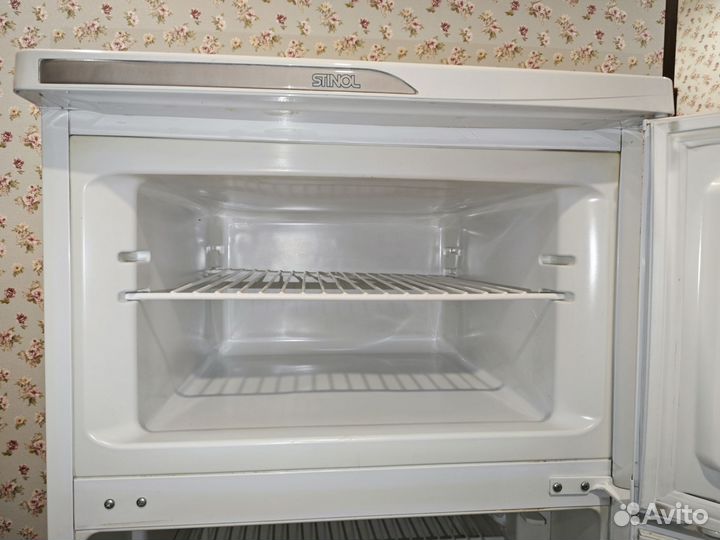 Холодильник Stinol 242Q