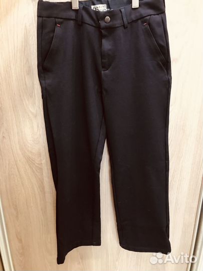 Рубашка белая и брюки черный