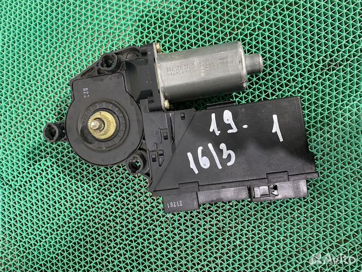 Моторчик стеклоподьемника Передний Лев Audi A4 B6