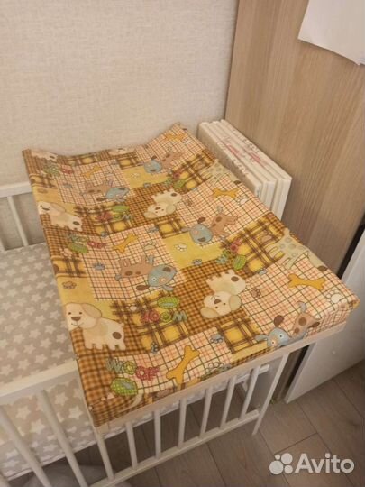 Пеленальная доска на кроватку