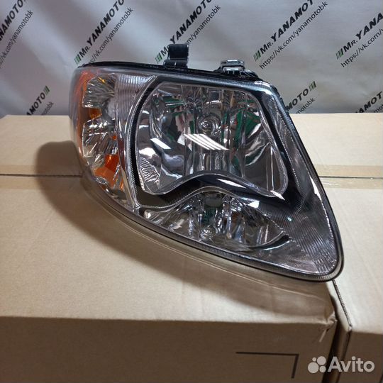 Новые фары Додж Караван 4 01-07г