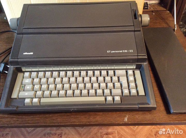 Печатная пишущая машинка olivetti