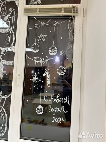 Роспись витрин и окон