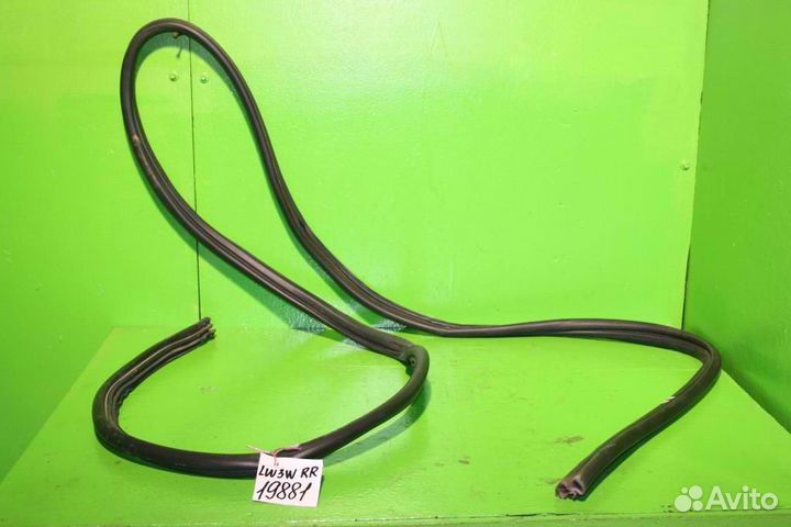 Уплотнитель двери mazda MPV LW3W задний правый