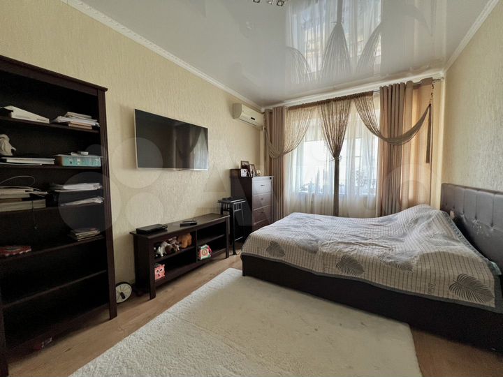 2-к. квартира, 52 м², 4/10 эт.