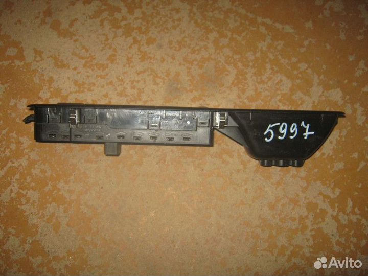 Блок управления стеклоподъемниками Renault Megane