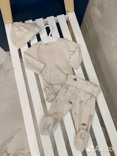 Комплект боди ползунки 56 hm шапочка