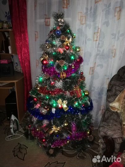 Ёлочные игрушки с елкой