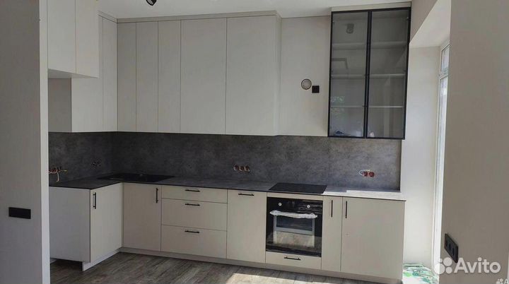 Кухня с витражами на заказ