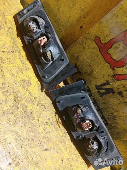 Фонари крышки багажника Mitsubishi Galant 8