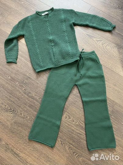 Вязаный костюм для девочки