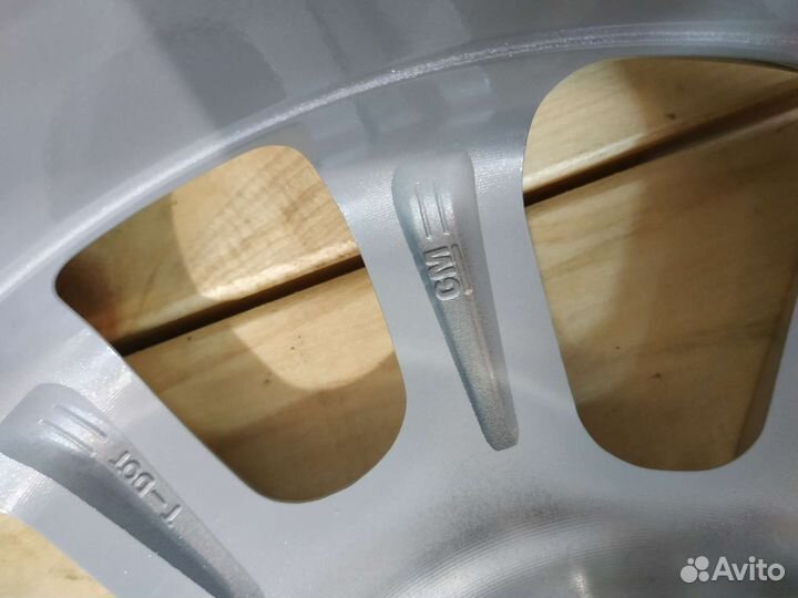 Диск литой R15