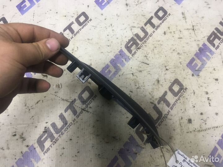 Решетка динамика передняя правая Рено Меган 1