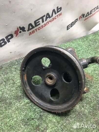 Насос гидроусилителя руля Mitsubishi Carisma