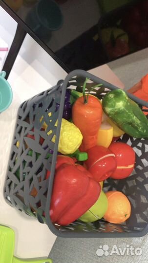 Посуда, игрушки продукты без гарнитура