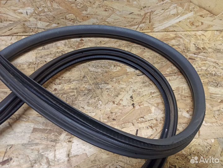 Уплотнитель передней левой двери Almera Classic