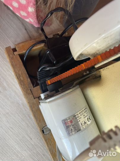 Швейная машинка чайка 142м