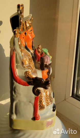 Фарфоровые статуэтка