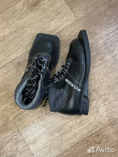 Лыжные ботинки