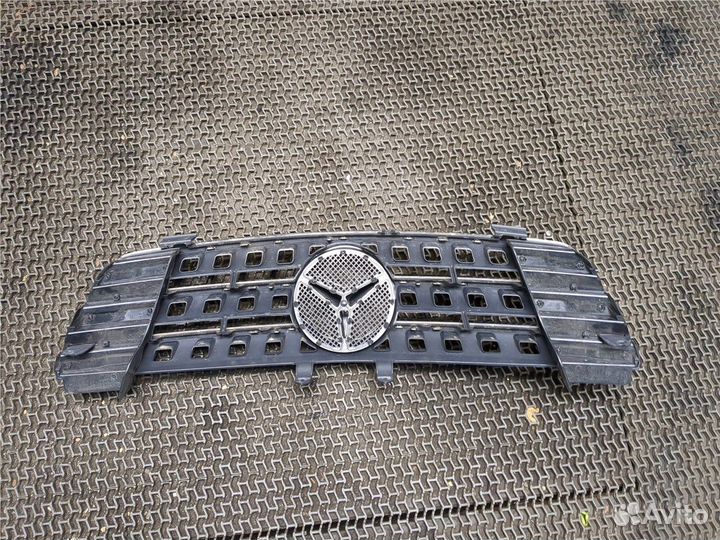 Решетка радиатора Mercedes ML W164, 2007