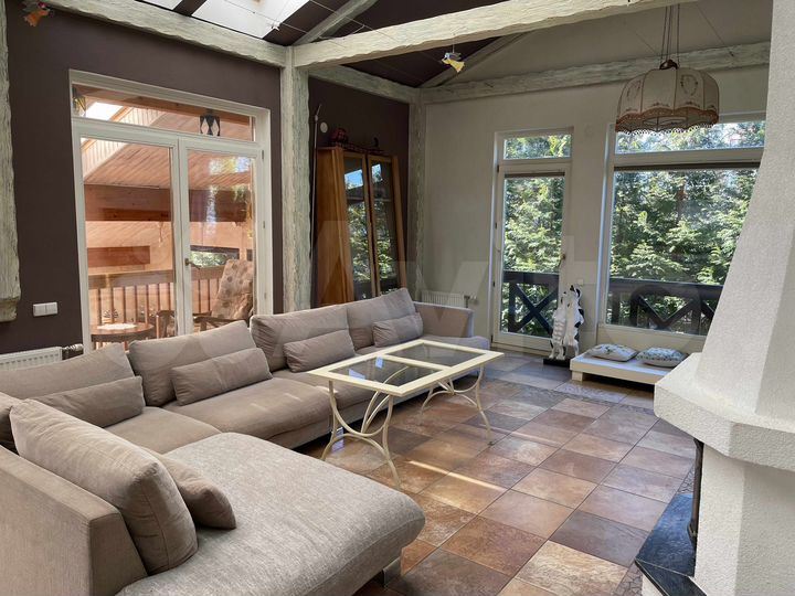 Дом 320 м² на участке 6 сот.